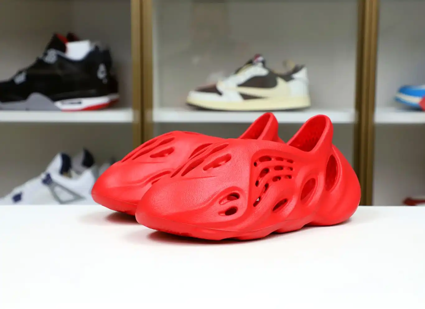 hype YEEZY FOAM RUNNER 'VERMILION'