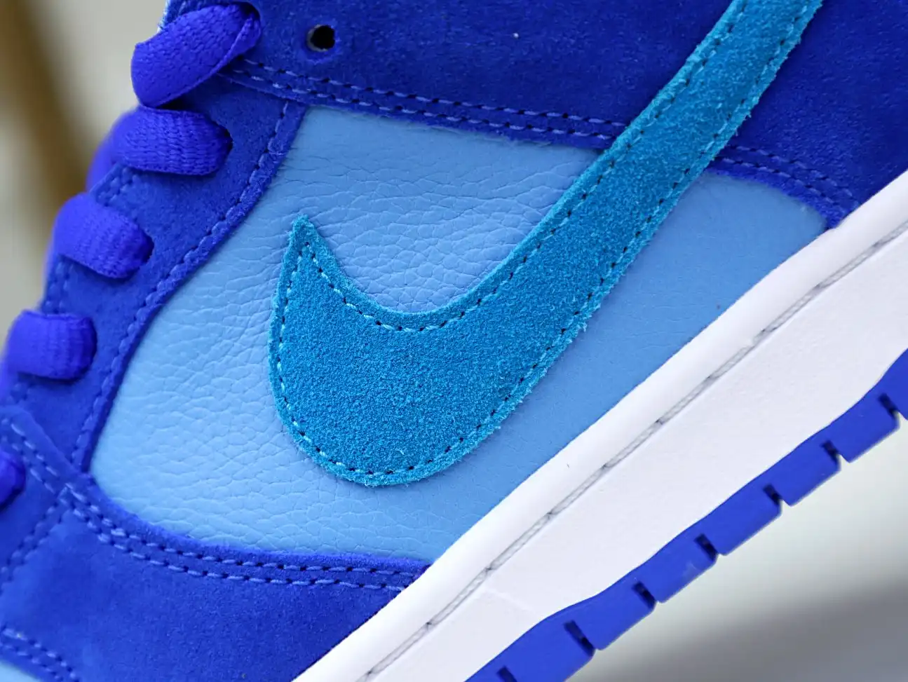 hype NIKE SB DUNK LOW BLUE RASPBERRY