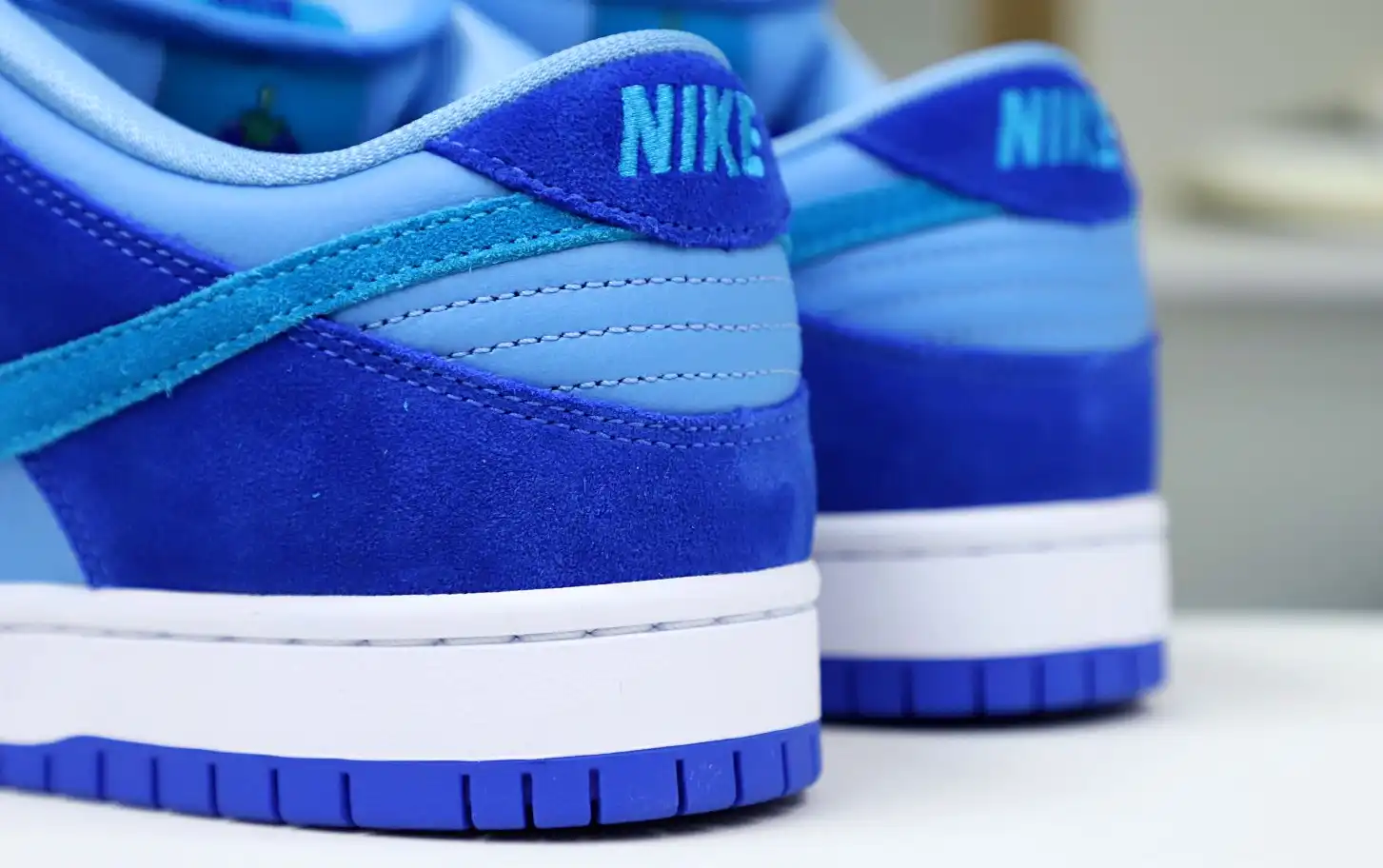 hype NIKE SB DUNK LOW BLUE RASPBERRY