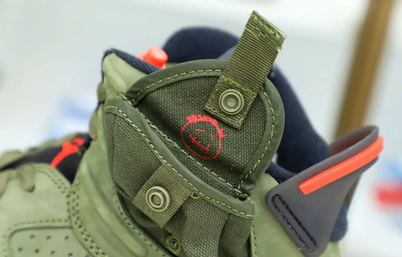 TRAVIS SCOTT X AIR JORDAN 6 RETRO 'OLIVE'