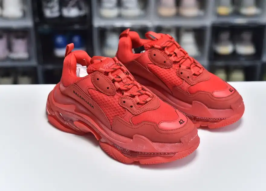 hype Balenciaga is available in all sizes. You cannot place an order on the website. You can contact customer service to purchase.BLGA Triple S