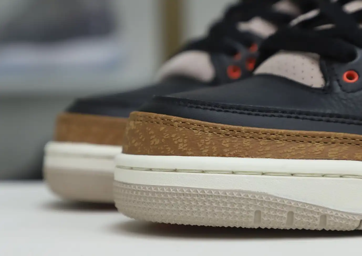 AIR JORDAN 3 DESERT CEMENT CT8532