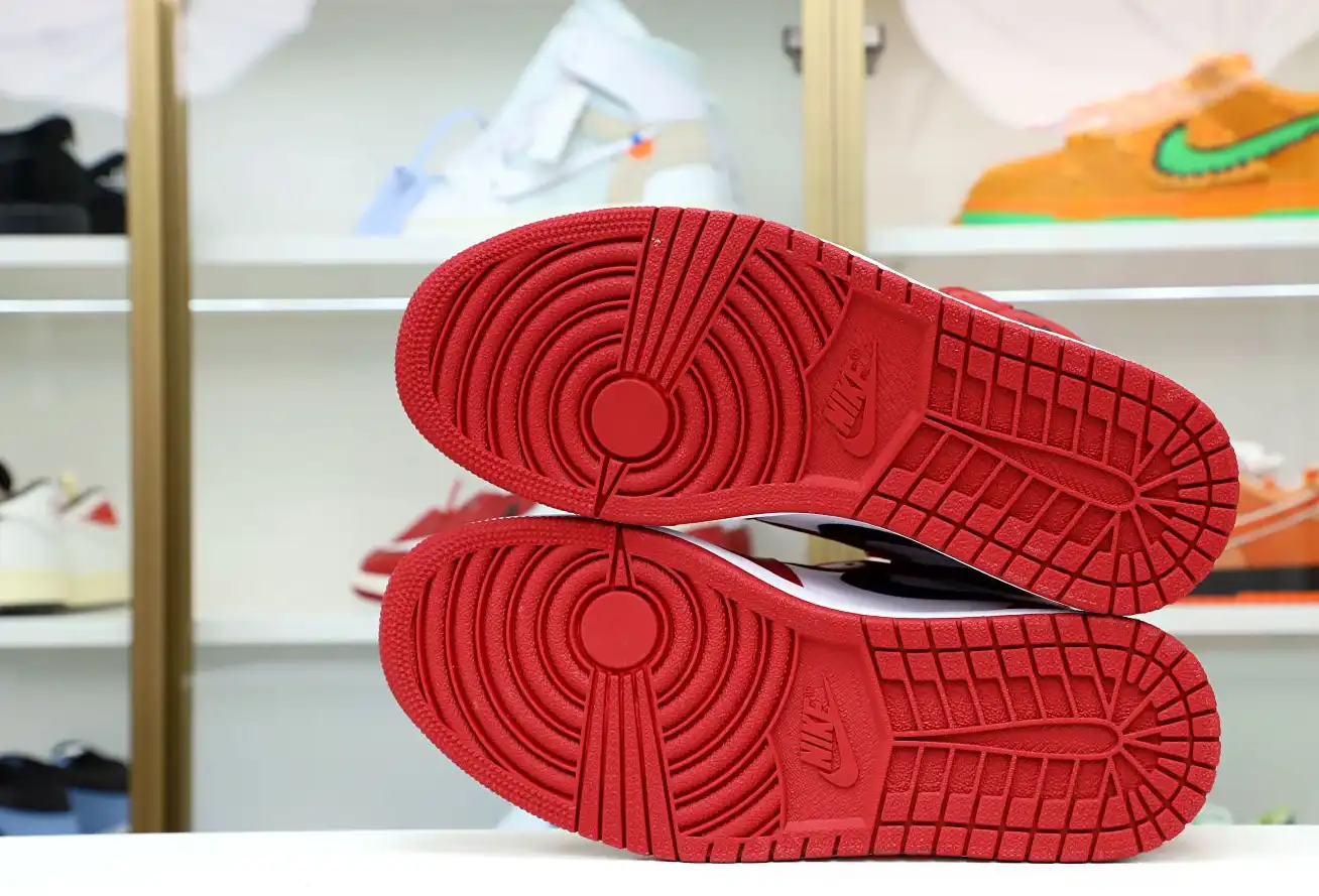 AIR JORDAN 1 RETRO HIGH OG 'CHICAGO' 2015