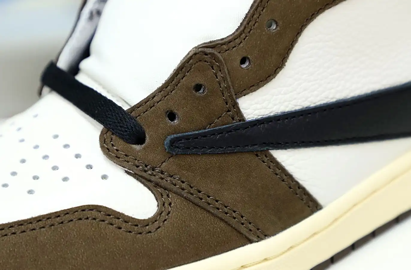 TRAVIS SCOTT X AIR JORDAN 1 RETRO HIGH OG 'MOCHA'
