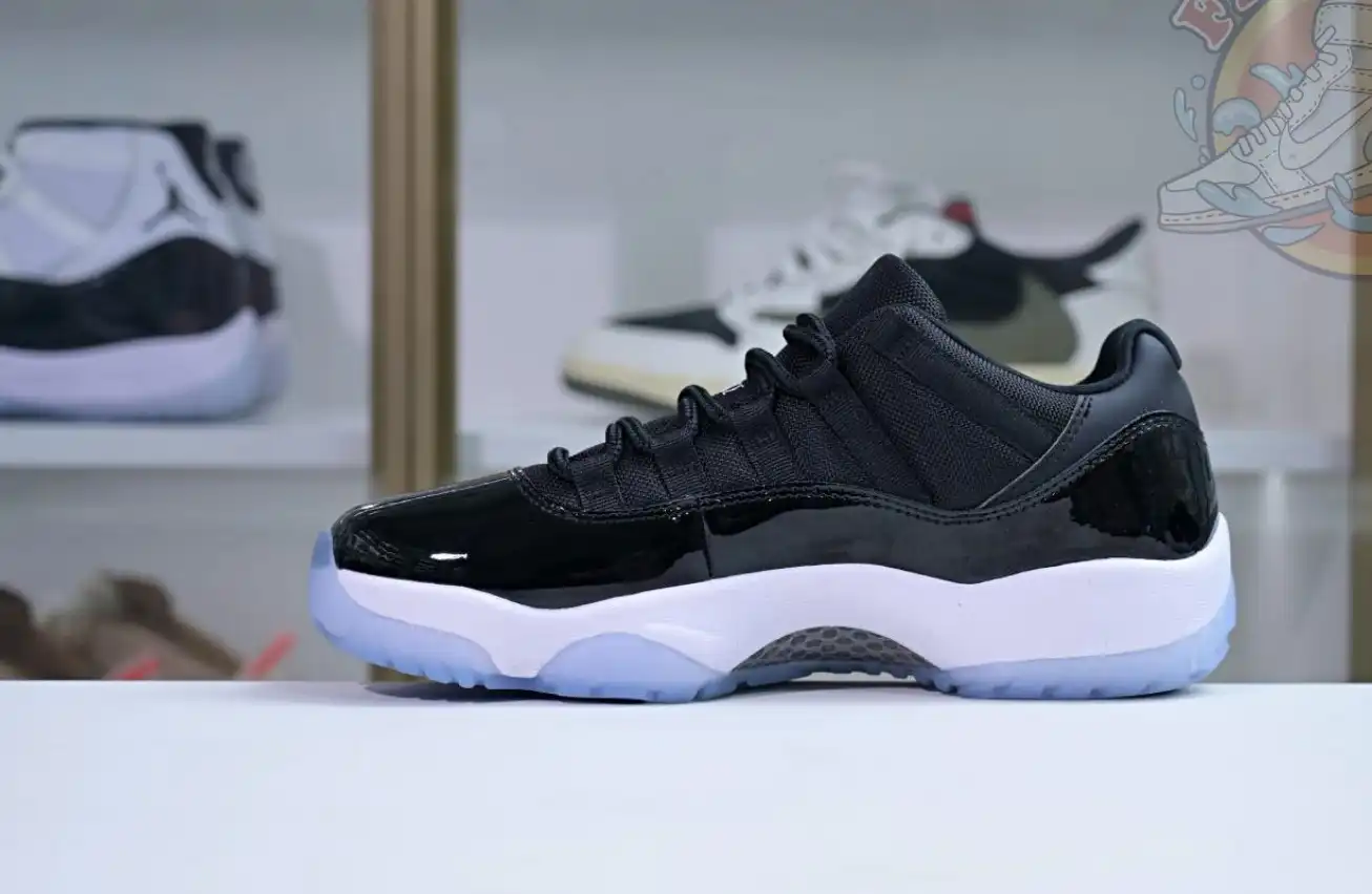 Air Jordan 11 Low 