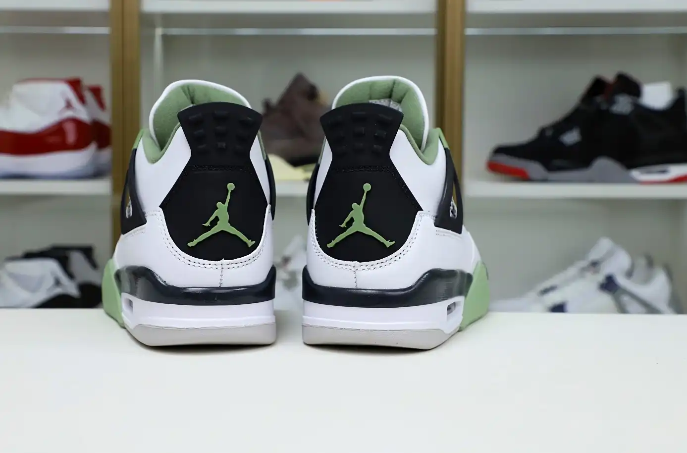 AIR JORDAN 4 
