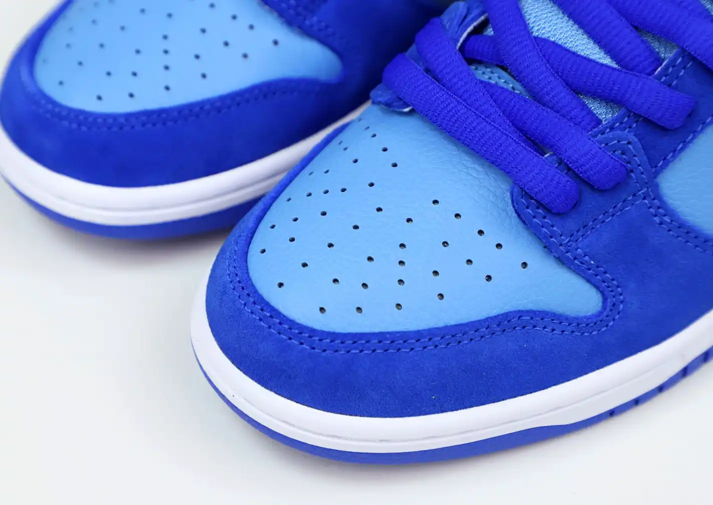 hype NIKE SB DUNK LOW BLUE RASPBERRY