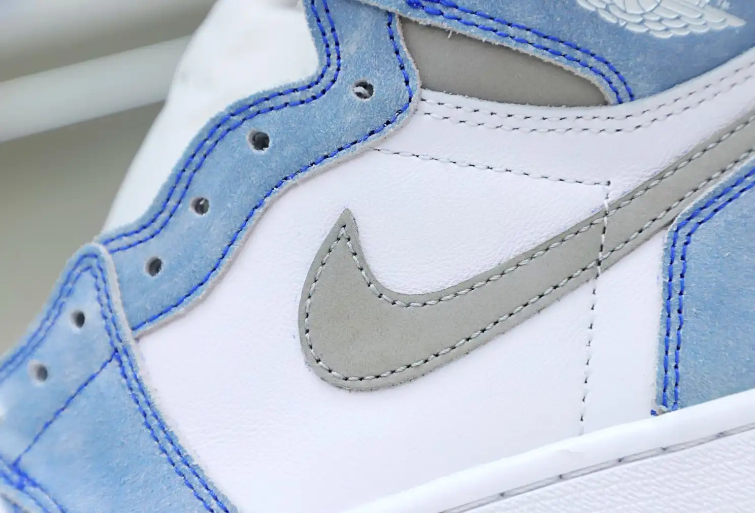 AIR JORDAN 1 RETRO HIGH OG 'HYPER ROYAL'