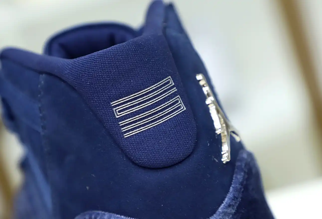 AIR JORDAN 11 RETRO MIDNIGHT NAVY
