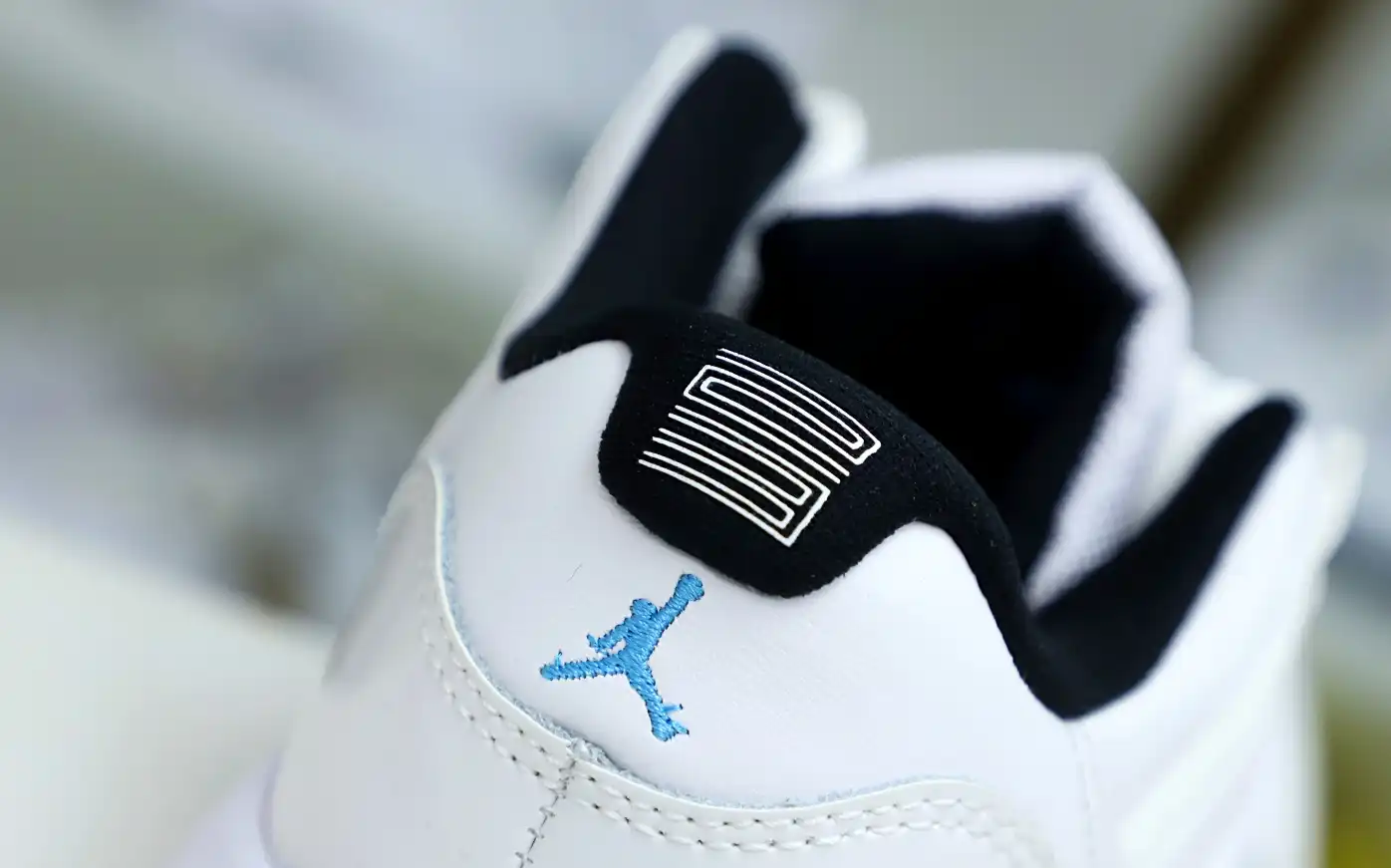 AIR JORDAN 11 RETRO LOW LEGEND BLUE