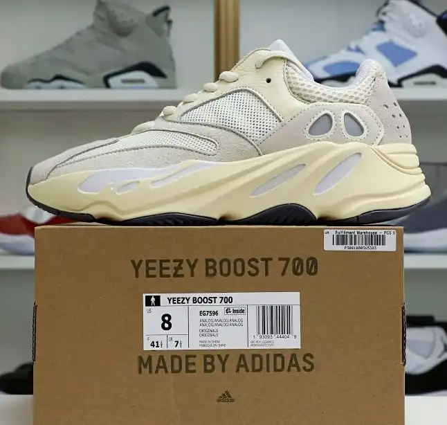 hype YEEZY BOOST 700 'ANALOG'