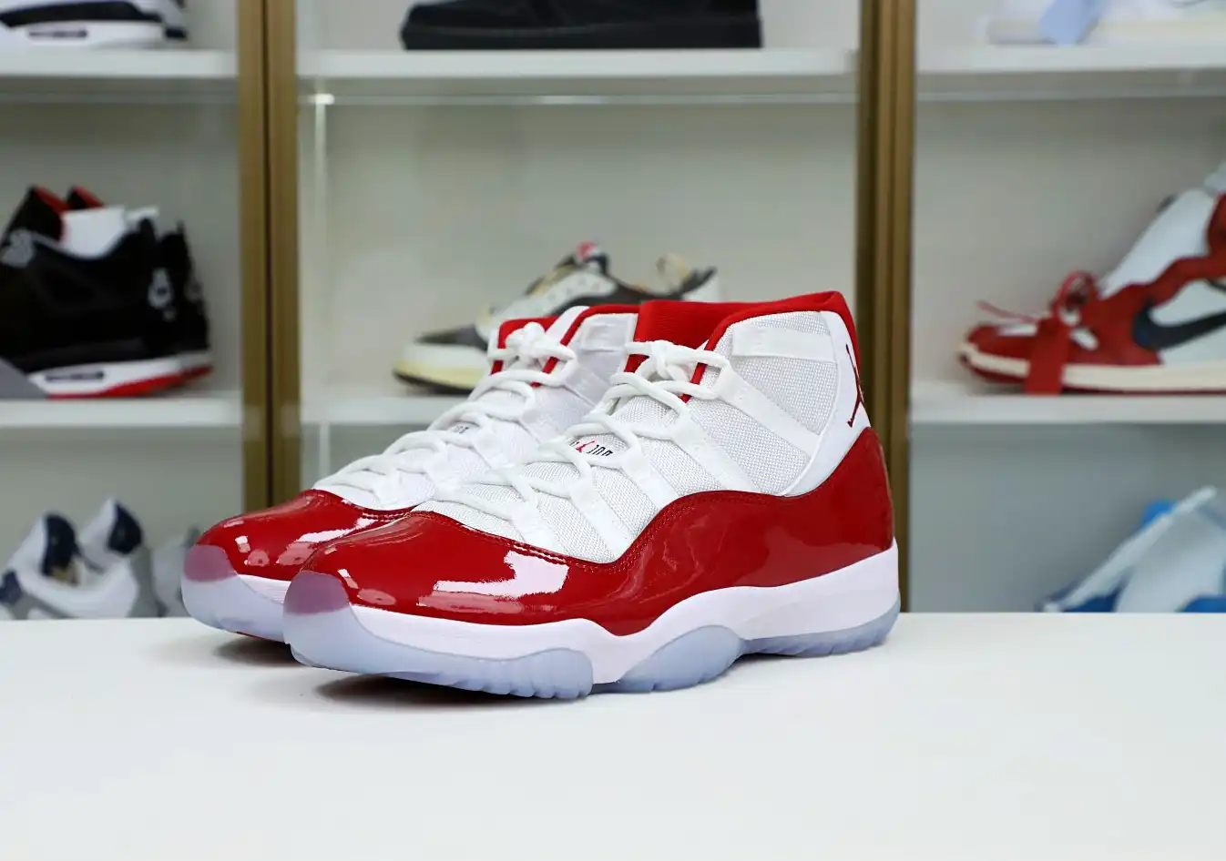 AIR JORDAN 11 