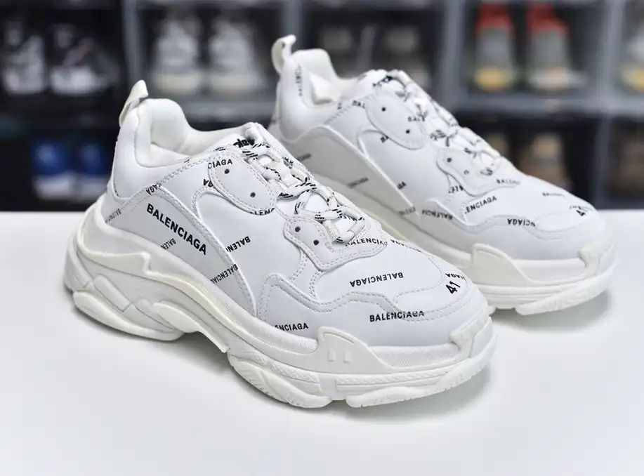 hype Balenciaga is available in all sizes. You cannot place an order on the website. You can contact customer service to purchase.BLGA Triple S