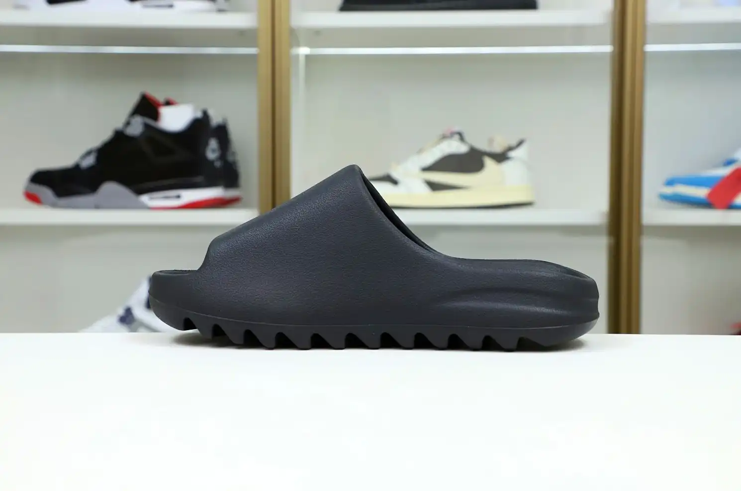 hype YEEZY SLIDE ONYX