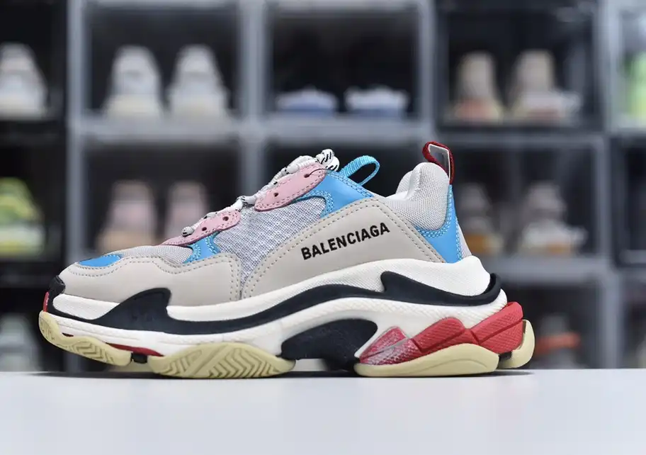 hype Balenciaga is available in all sizes. You cannot place an order on the website. You can contact customer service to purchase.BLGA Triple S