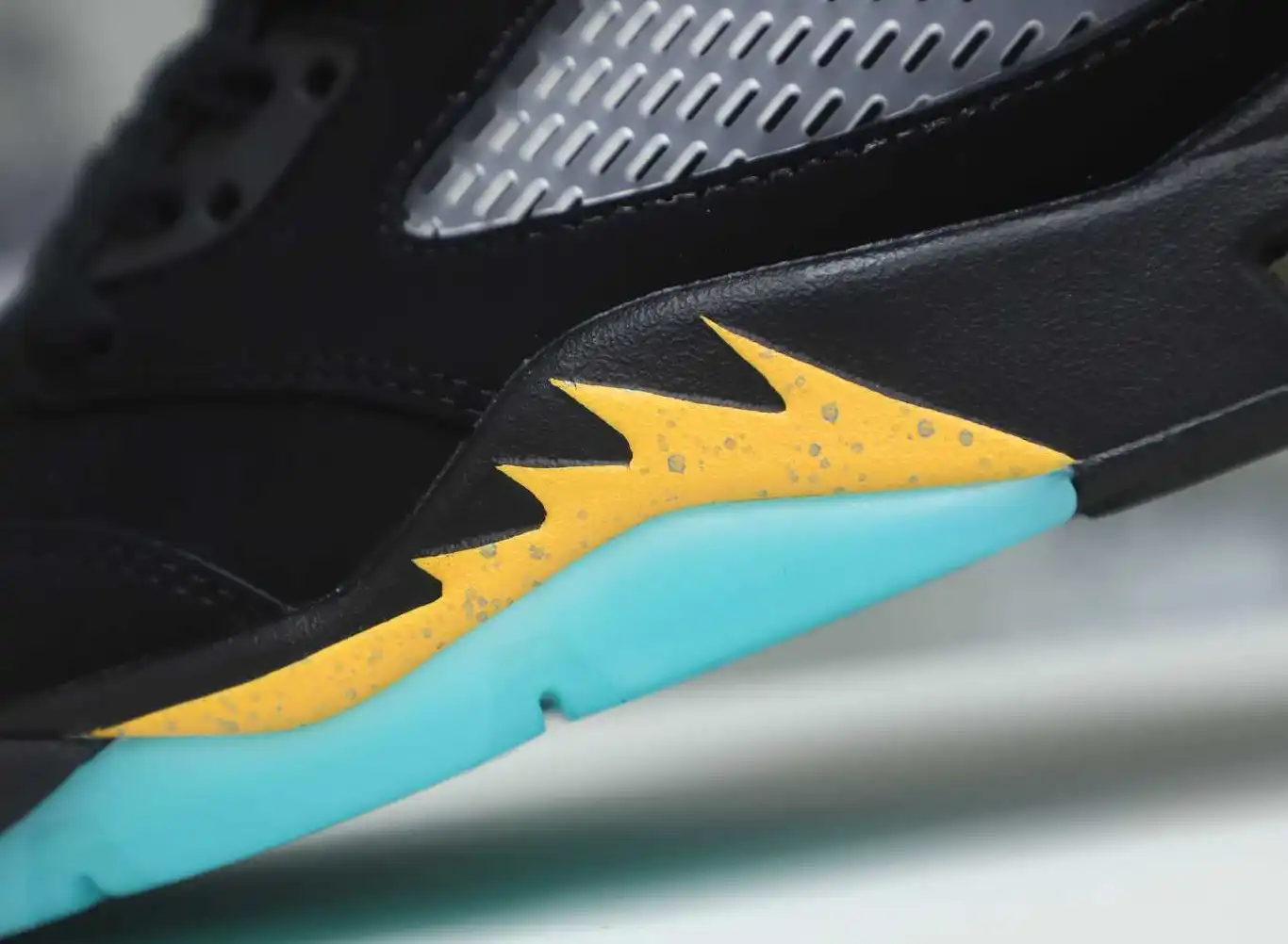 AIR JORDAN 5 