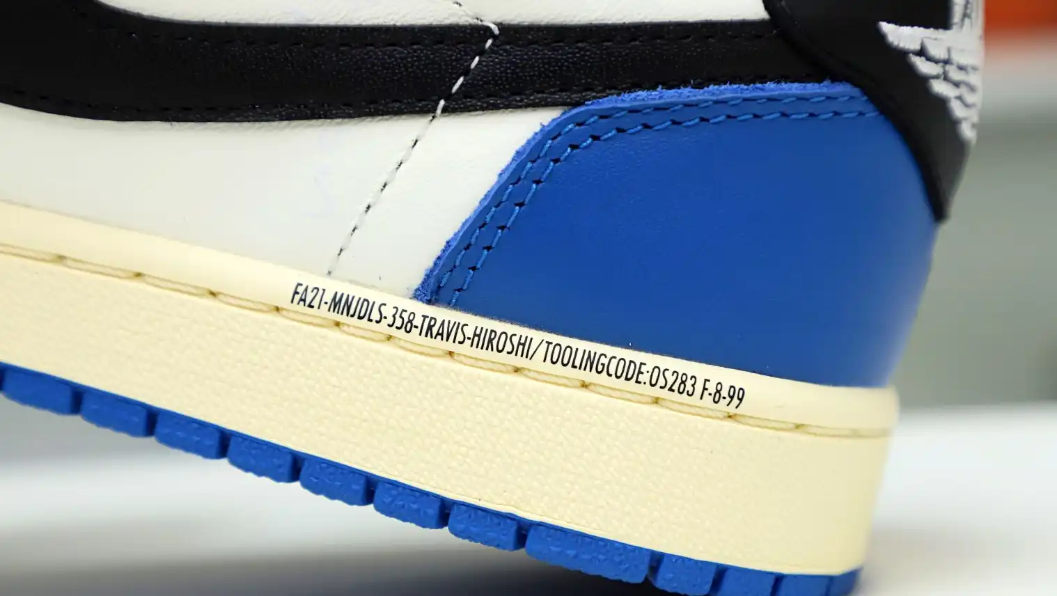 FRAGMENT DESIGN X TRAVIS SCOTT X AIR JORDAN 1 LOW