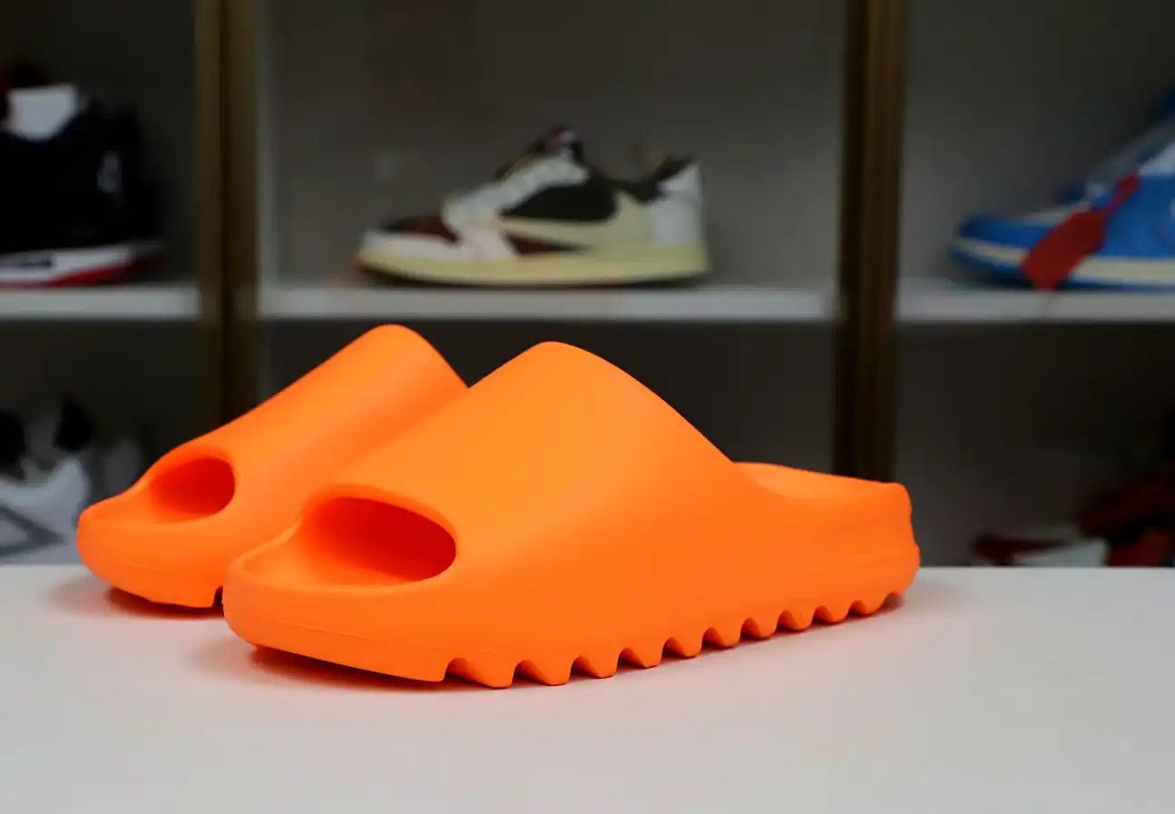 hype YEEZY SLIDES GZ0953