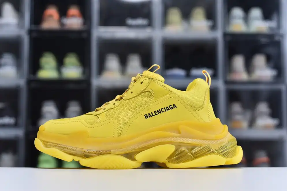 hype Balenciaga is available in all sizes. You cannot place an order on the website. You can contact customer service to purchase.BLGA Triple S