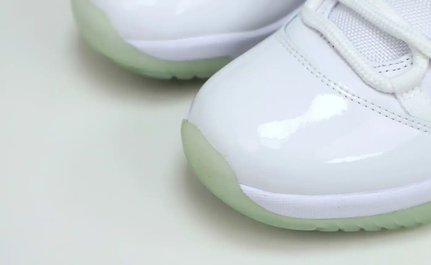 AIR JORDAN 11 RETRO LOW LEGEND BLUE