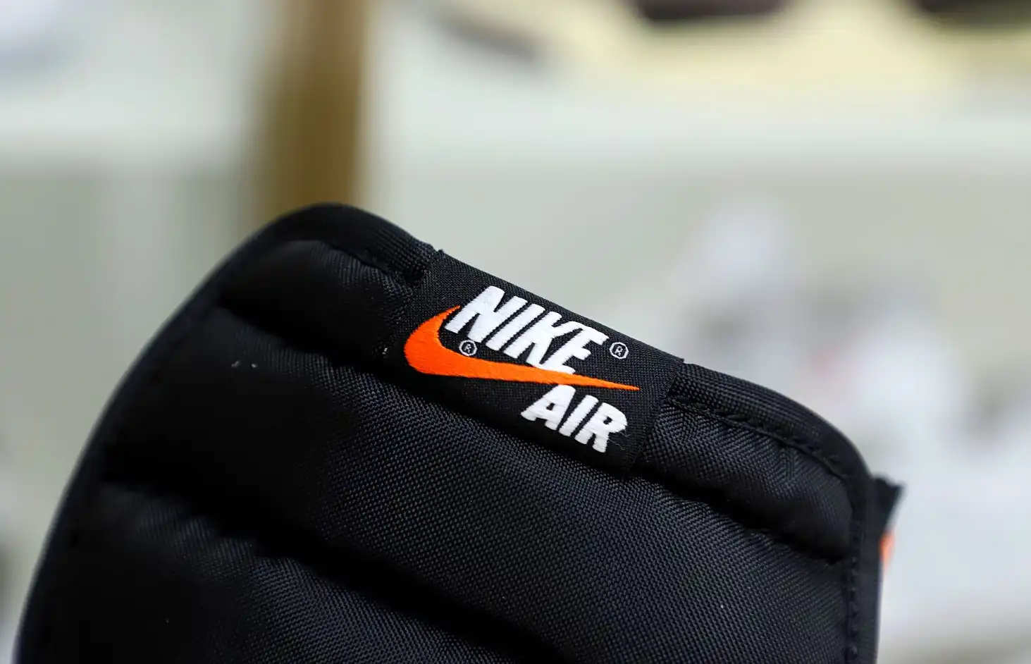 Air Jordan 1 Retro High OG Electro Orange'