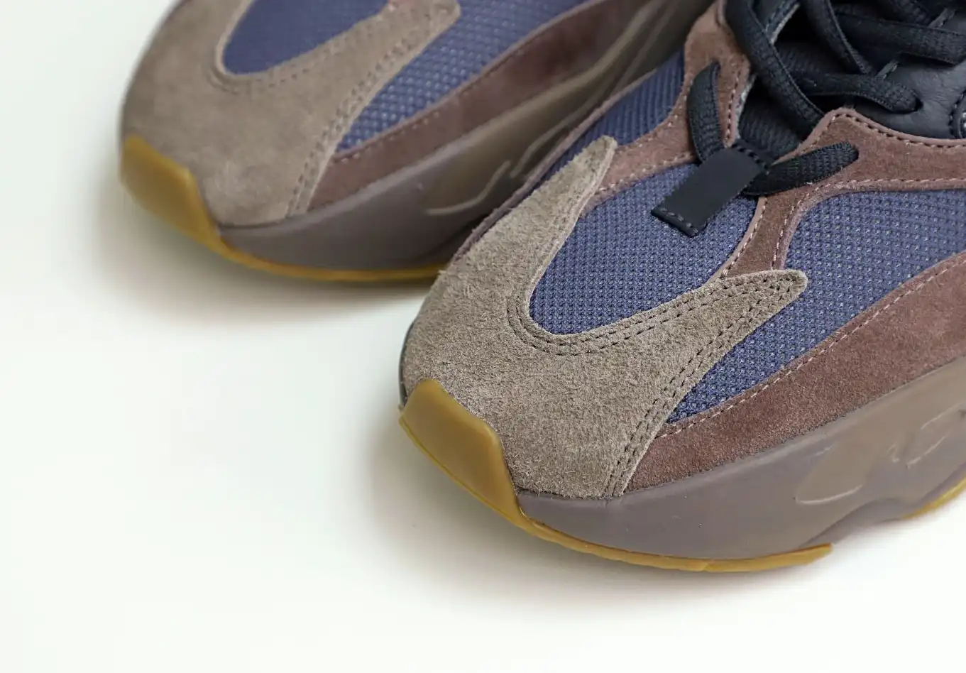 hype YEEZY BOOST 700 'MAUVE'