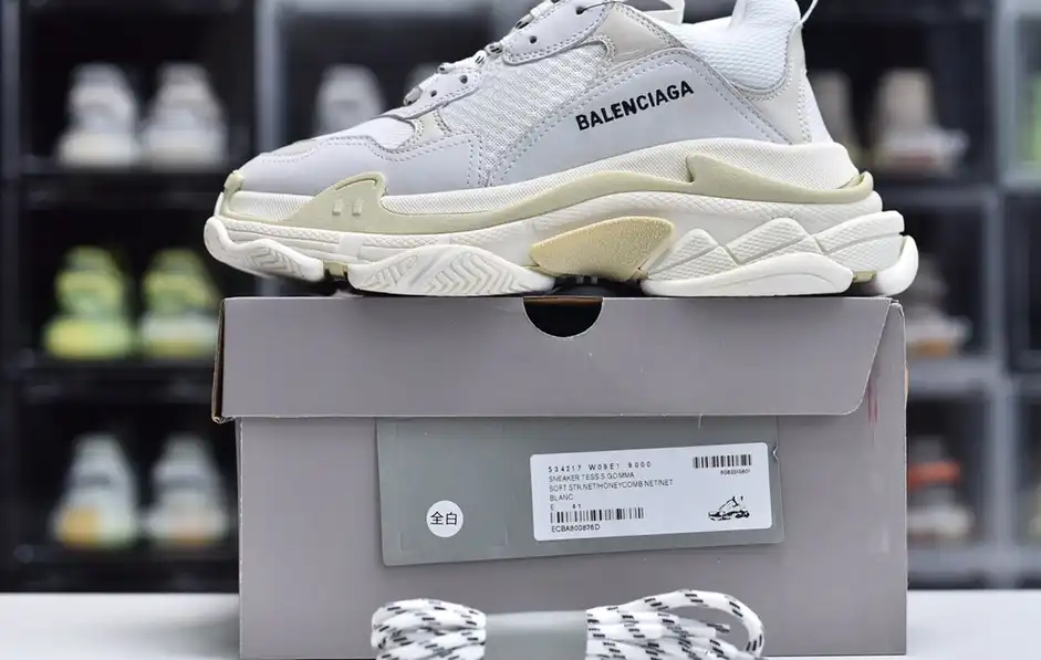 hype Balenciaga is available in all sizes. You cannot place an order on the website. You can contact customer service to purchase.BLGA Triple S