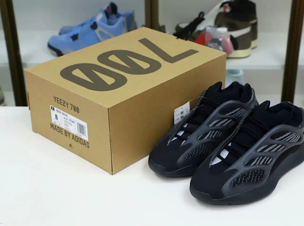 hype YEEZY 700 V3 'ALVAH'