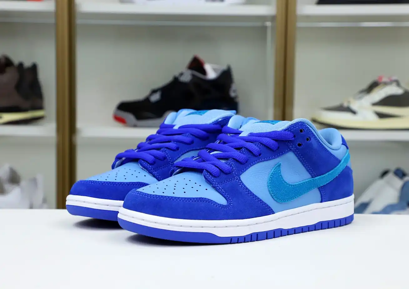 hype NIKE SB DUNK LOW BLUE RASPBERRY