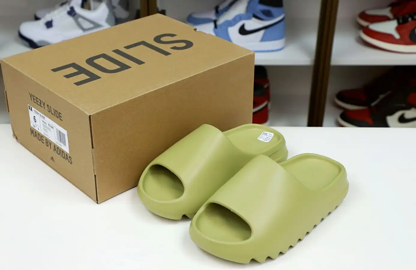 hype Yeezy Slide 