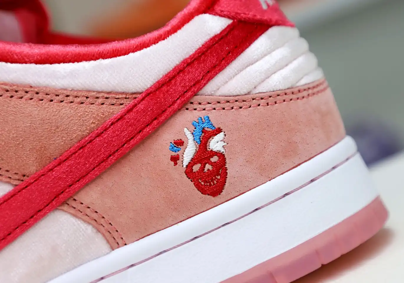 hype STRANGELOVE X DUNK LOW SB 'VALENTINE'S DAY'