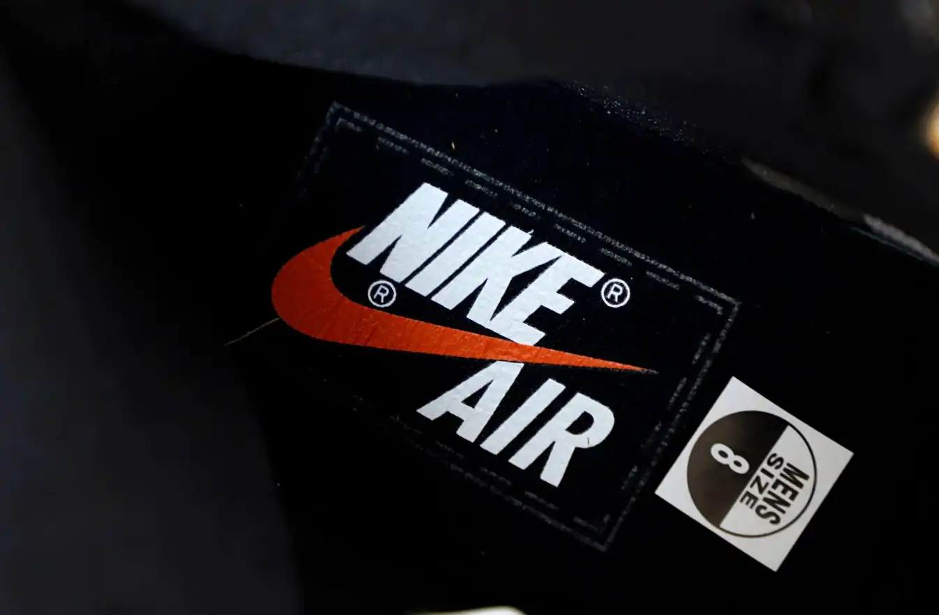 Air Jordan 1 Retro High OG Electro Orange'