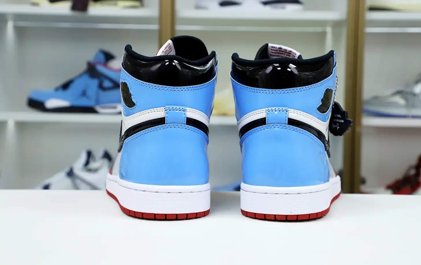 AIR JORDAN 1 RETRO HIGH OG 'FEARLESS'
