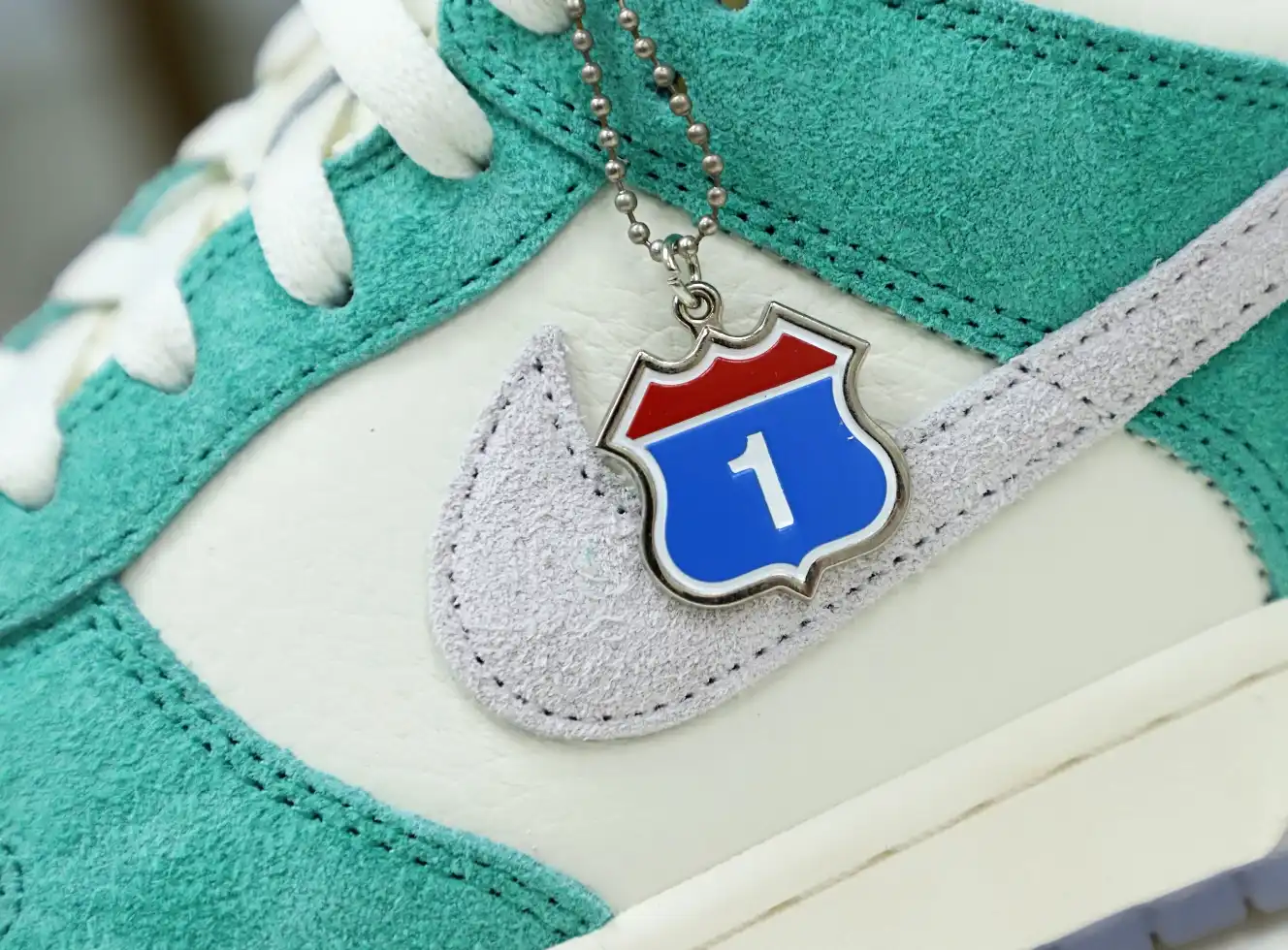 hype KASINA X DUNK LOW 'ROAD SIGN'