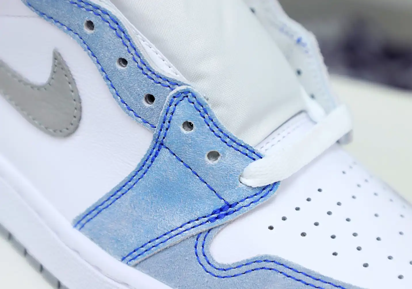 AIR JORDAN 1 RETRO HIGH OG 'HYPER ROYAL'
