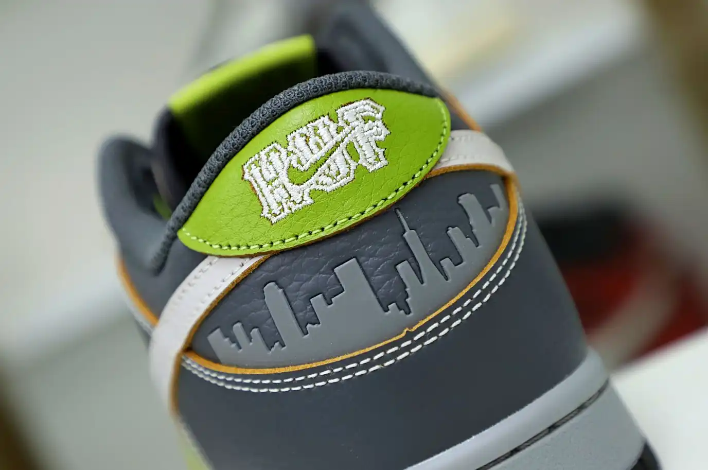 hype HUF NIKE SB DUNK LOW FRIENDS AND FAMILY