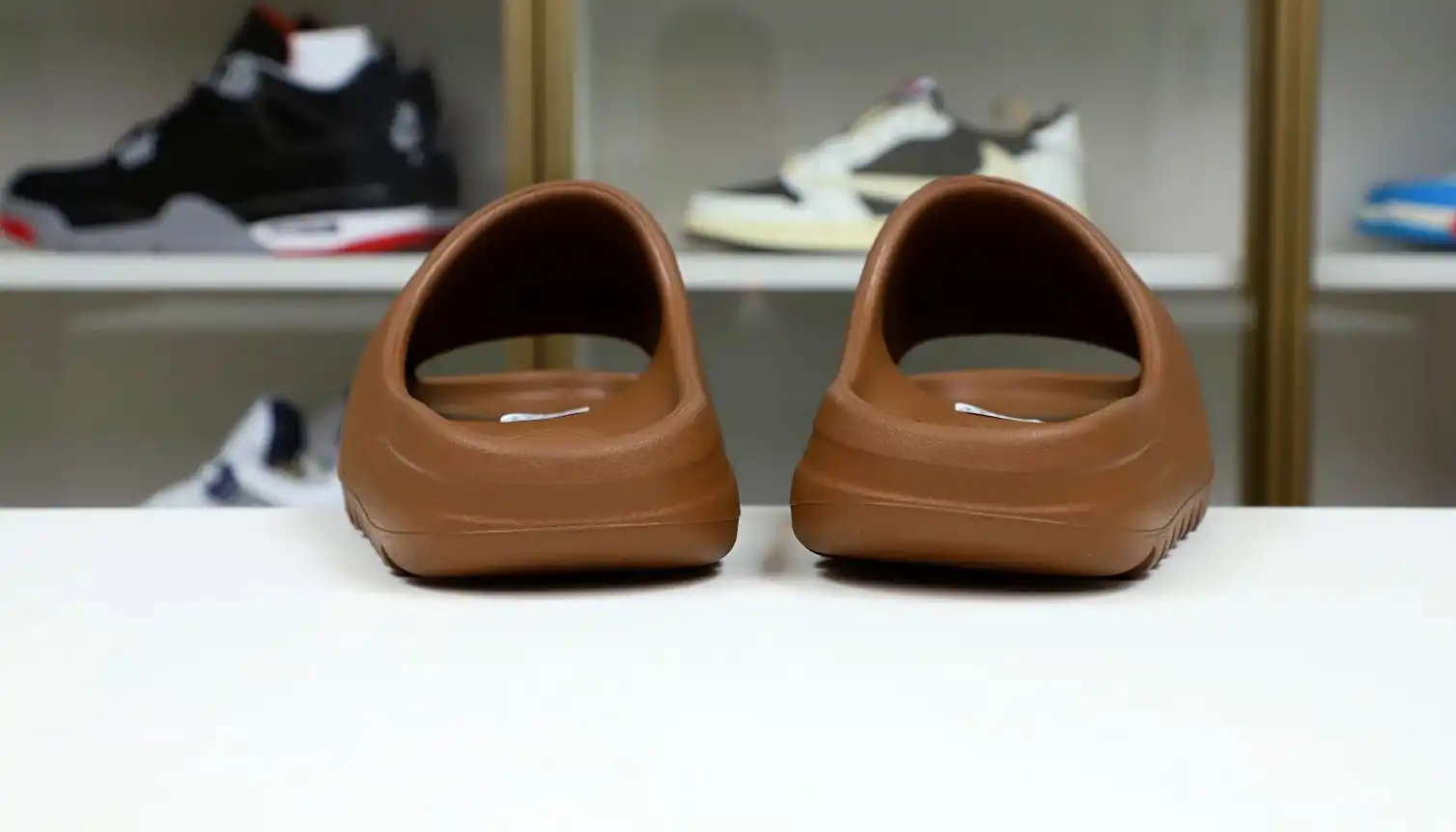 hype Yeezy Slide 