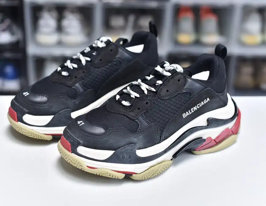 hype Balenciaga is available in all sizes. You cannot place an order on the website. You can contact customer service to purchase.BLGA Triple S