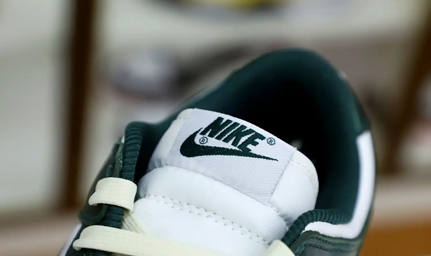 hype NIKE WMNS DUNK LOW 'VINTAGE GREEN'