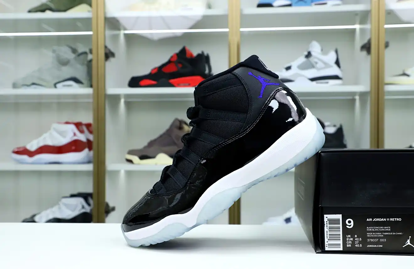 NIKE AIR JORDAN 11