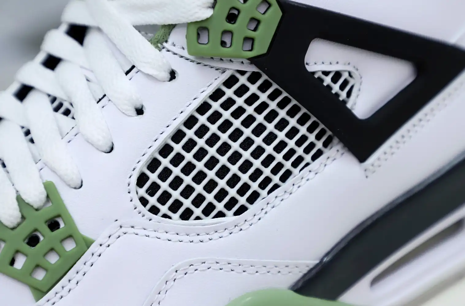 AIR JORDAN 4 