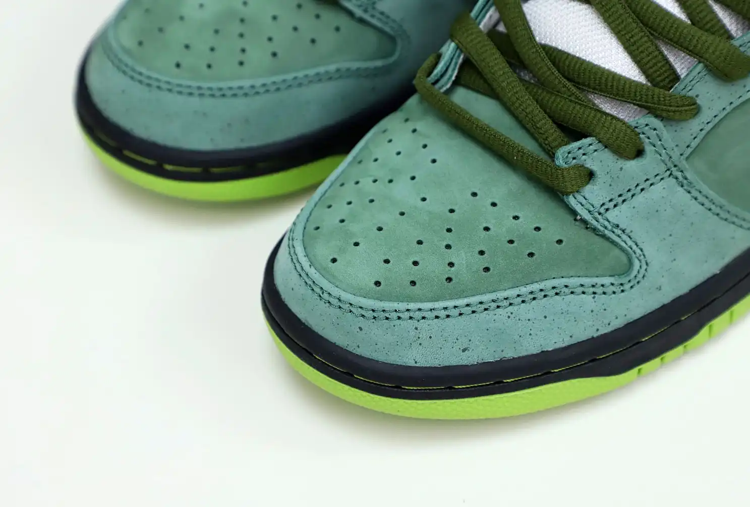 hype Concepts x Nike SB Dunk Low Green Lobster