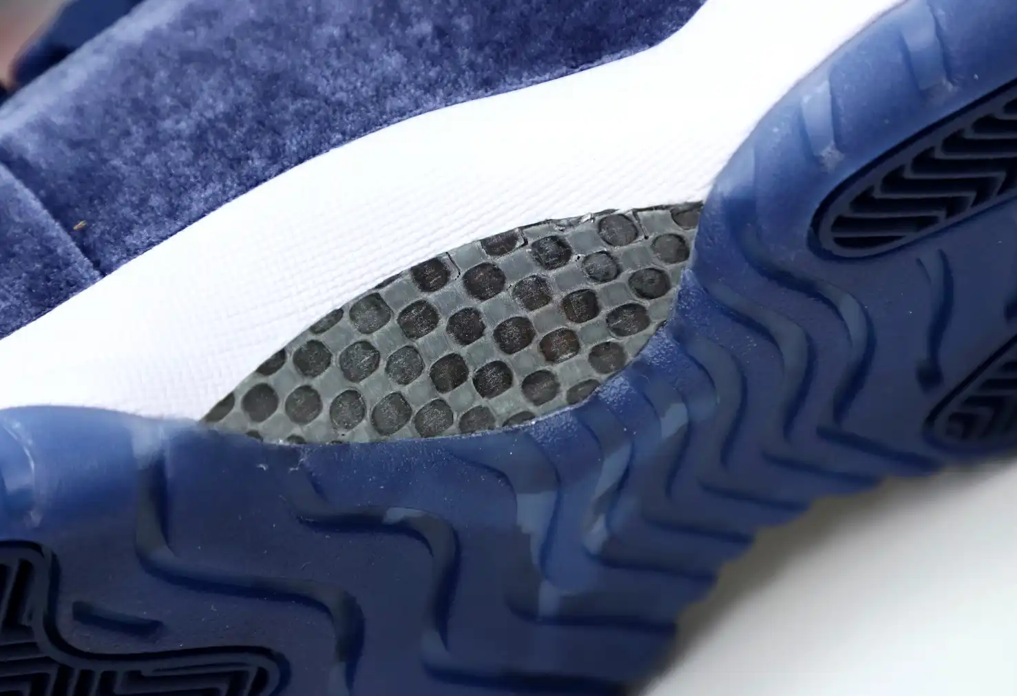 AIR JORDAN 11 RETRO MIDNIGHT NAVY