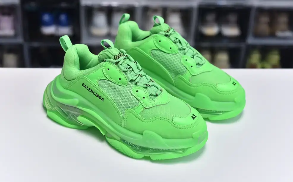 hype Balenciaga is available in all sizes. You cannot place an order on the website. You can contact customer service to purchase.BLGA Triple S