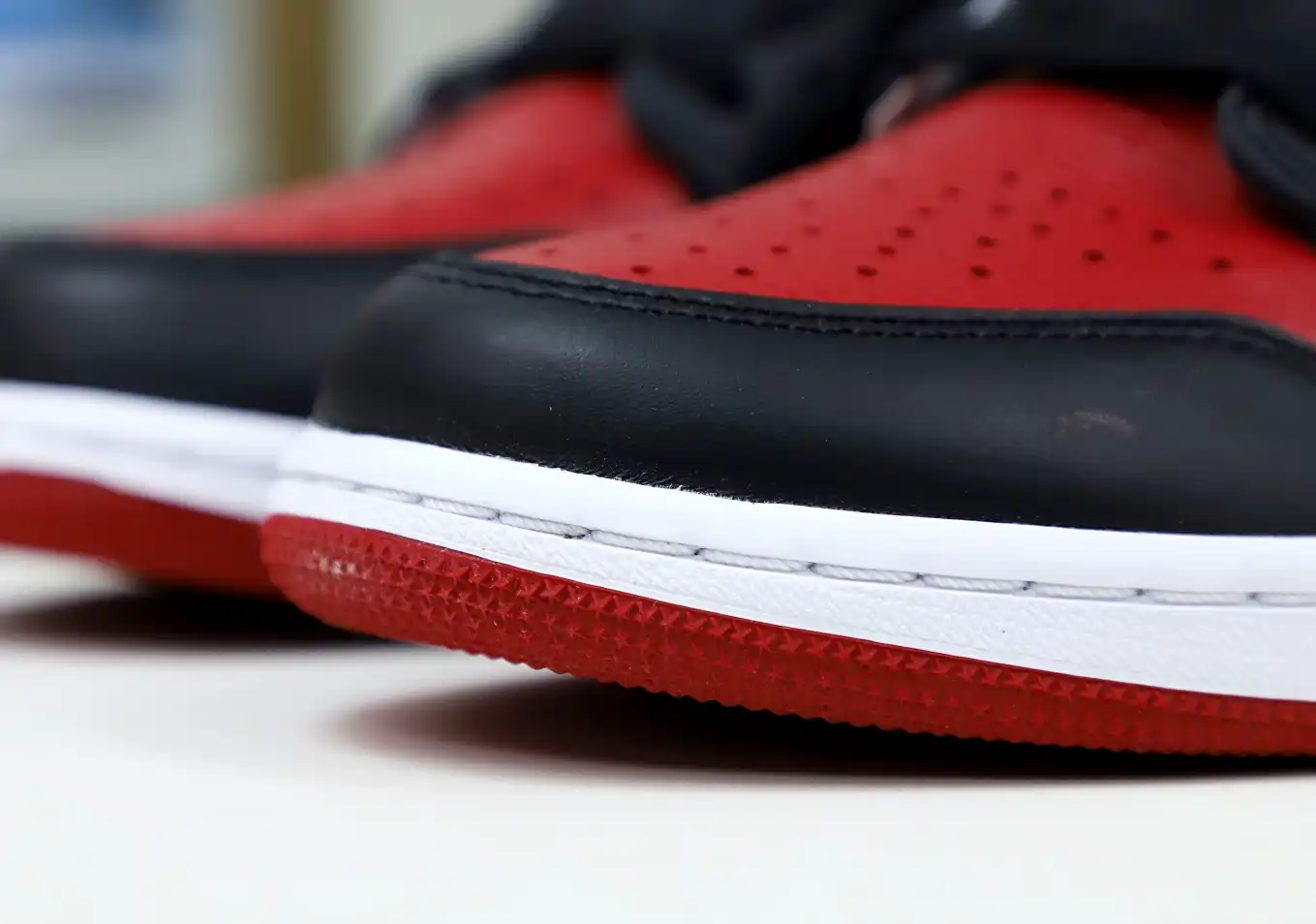 AIR JORDAN 1 RETRO HIGH OG 'BRED'