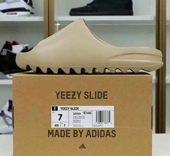 hype YEEZY SLIDES GZ5554