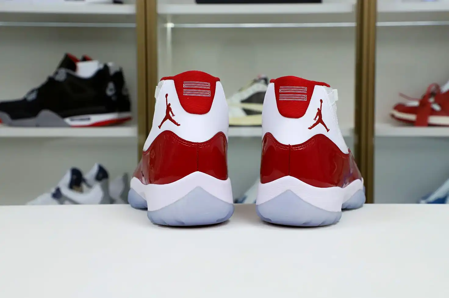 AIR JORDAN 11 