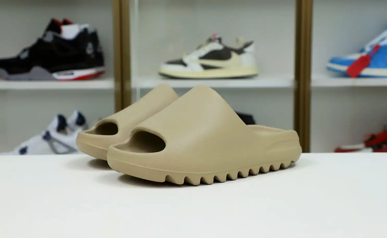 hype YEEZY SLIDES GW1934