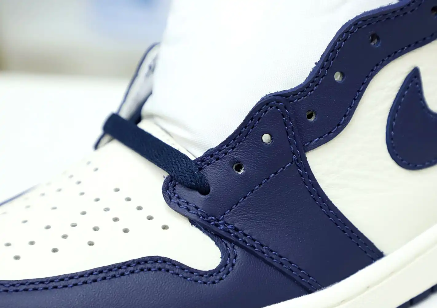 AIR JORDAN 1 RETRO HIGH OG 'OBSIDIAN'