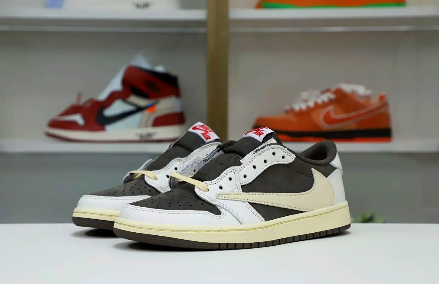 TRAVIS SCOTT X AIR JORDAN 1 LOW OG REVERSE MOCHA